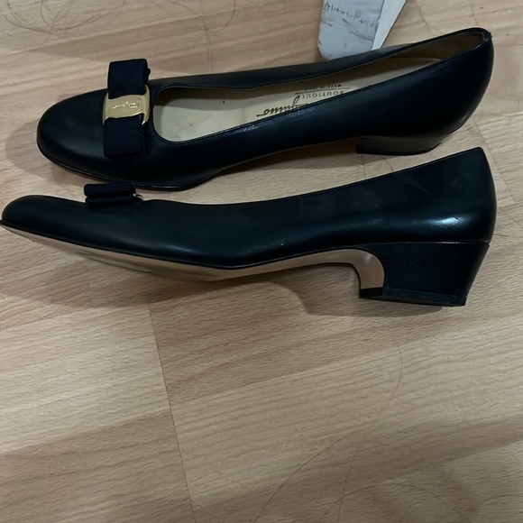 LIKE NEW Ballet small healed Salvatore Ferragamo’s - Picture 2 of 4